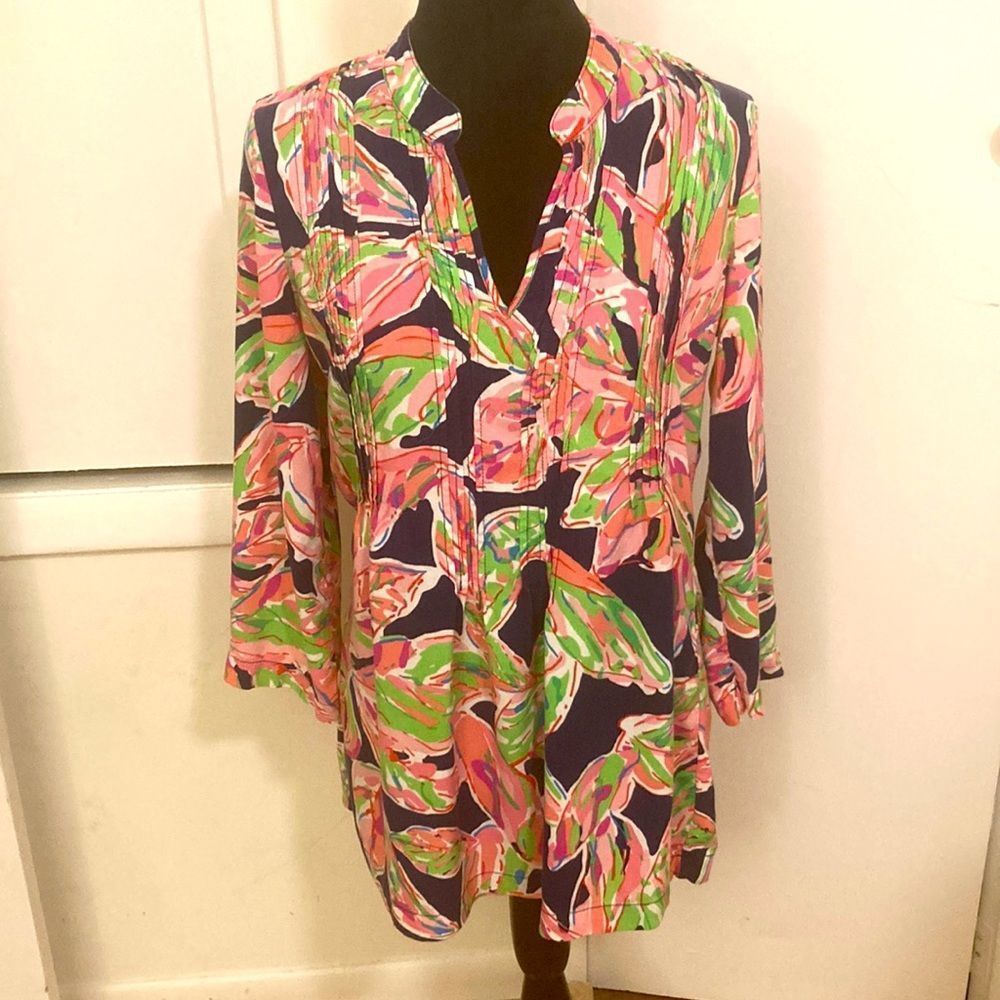 Lilly Pulitzer blouse, size Medium.